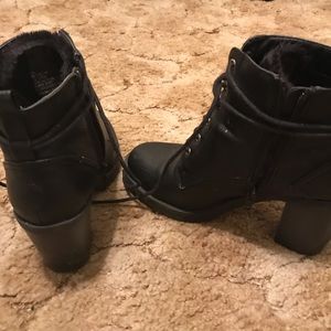 Black 90’s inspired winter booties